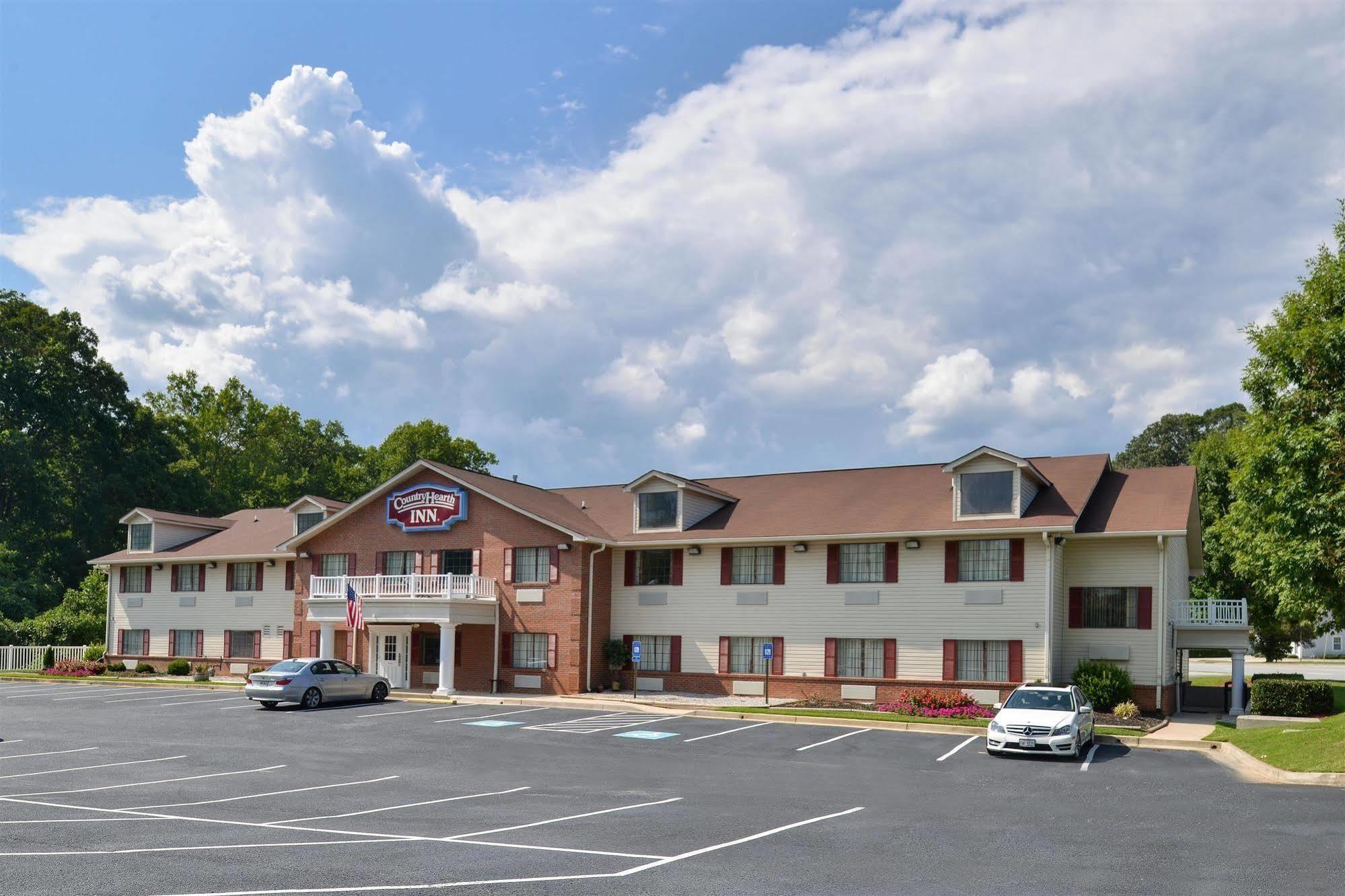 Country Hearth Inn-Toccoa Exterior photo